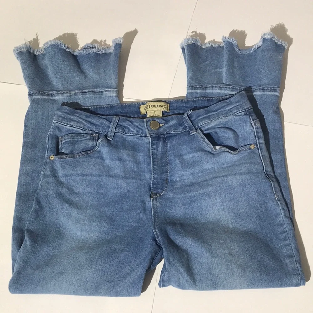 Democracy jeans womens sz 8 high rise cropped w/ flare light wash floods